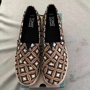 TOMS Women's Espadrilles with Geometric Design - Black and Tan